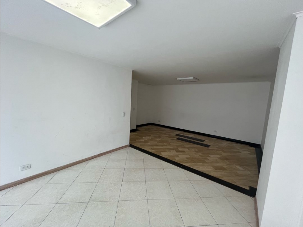 Venta de apartamento para remodelar con Terraza sector Suramericana. — foto 4