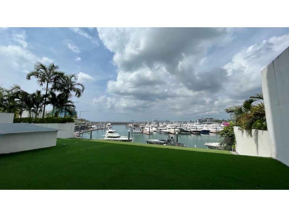 Venta de apartamento en PB en Ocean Reef con piscina privada