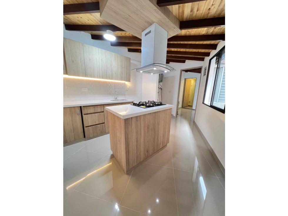 Venta de apartamento reformado en La America
