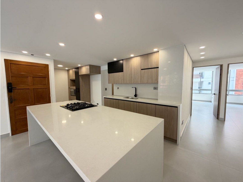 VENTA DE APARTAMENTO REMODELADO EN LAURELES | MEDELLIN — foto 2