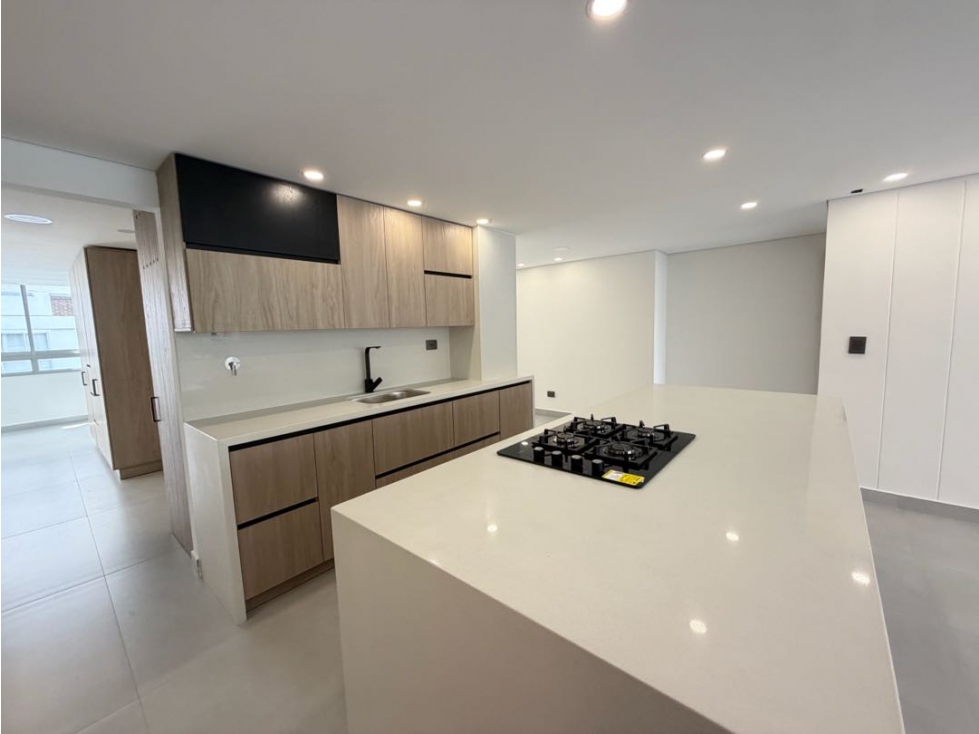 VENTA DE APARTAMENTO REMODELADO EN LAURELES | MEDELLIN — foto 3