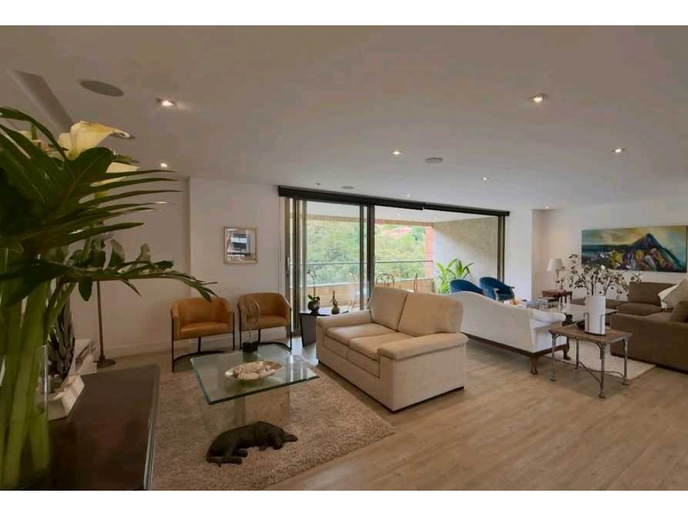 Venta de apartamento remodelado hermoso en el Las Santas. El Poblado