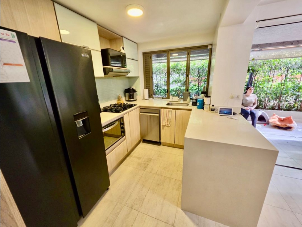 Venta de apartamento remodelado sector loma de los Bernal — foto 3