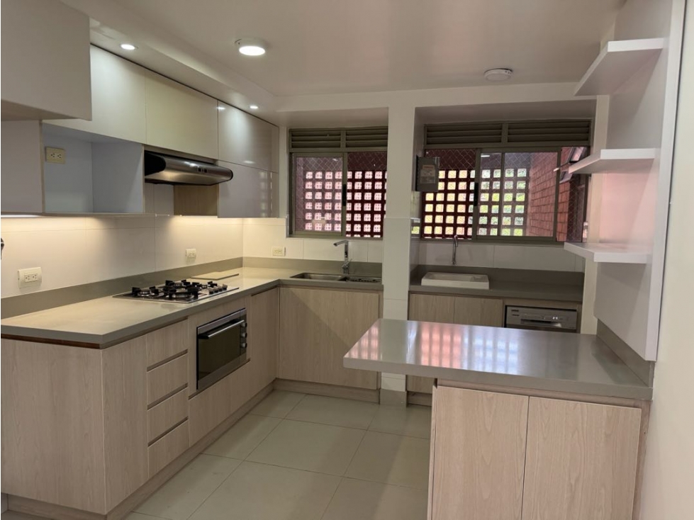 Venta de apartamento remodelado ENVIGADO cerca al Colegio el Teresiano — foto 4