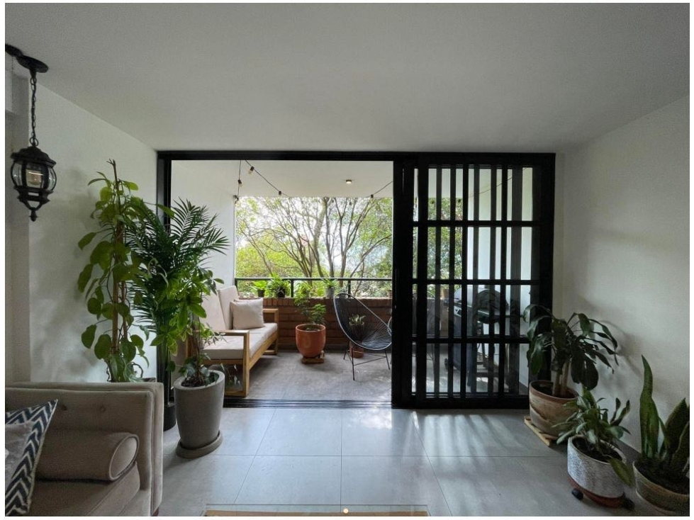 VENTA DE APARTAMENTO REMODELADO EN POBLADO - LAS PALMAS