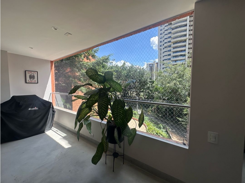 Venta de apartamento remodelado en Milla de Oro, Poblado — foto 2