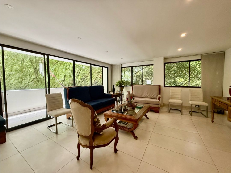 Venta de apartamento sector loma del tesoro amplios espacios