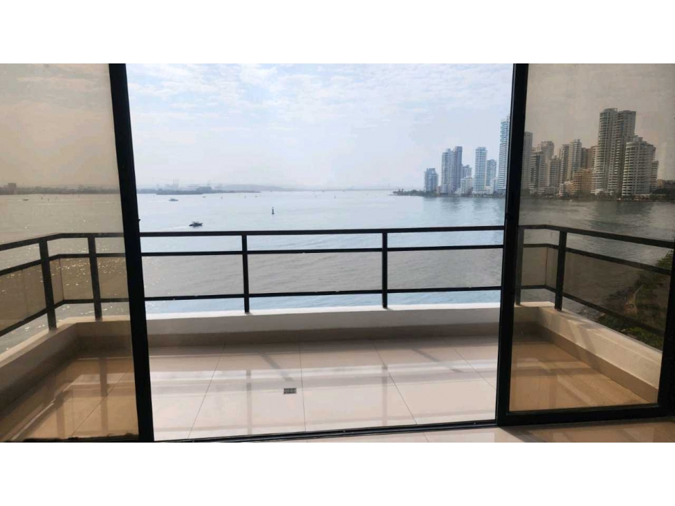 Espectacular Apartamento Remodelado con Vista a la Bahía Bocagrande