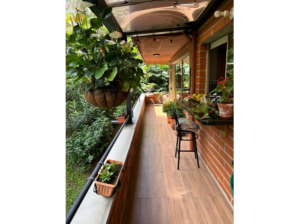 VENTA DE APARTAMENTO TIPO CASA EN EL POBLADO.