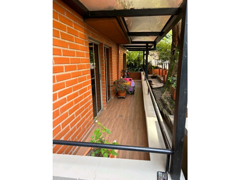 VENTA DE APARTAMENTO TIPO CASA EN EL POBLADO. — foto 2
