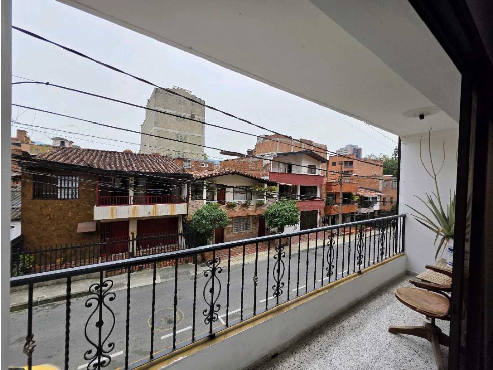 VENTA DE APARTAMENTO TIPO CASA ENVIGADO PARTE PLANA, SEGUNDOPISO — foto 1
