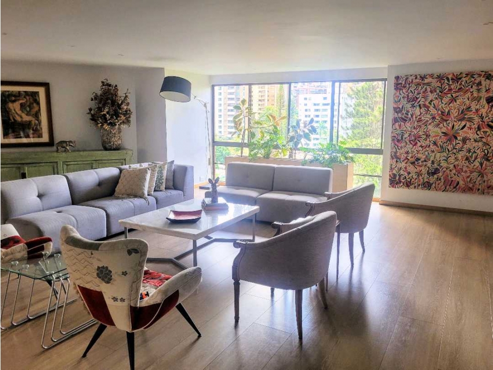 Venta de apartamento totalmente remodelado en el Poblado/Castropol
