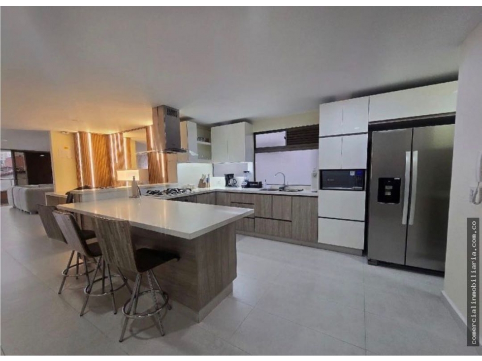 Venta de apartmento de dos niveles en Envigado cerca al parque
