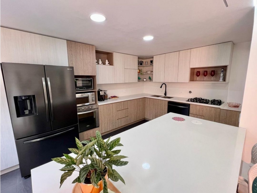VENTA APARTAMENTO MILLA DE ORO. POBLADO — foto 2
