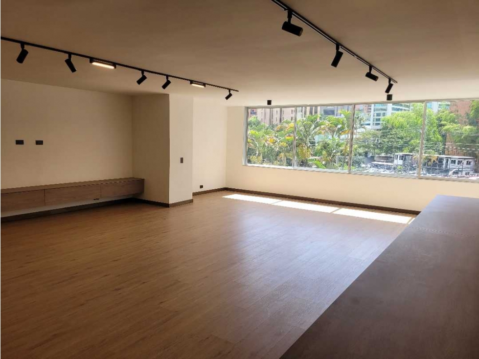 Venta o arriendo de apto remodelado en el Poblado Milla de Oro — foto 2