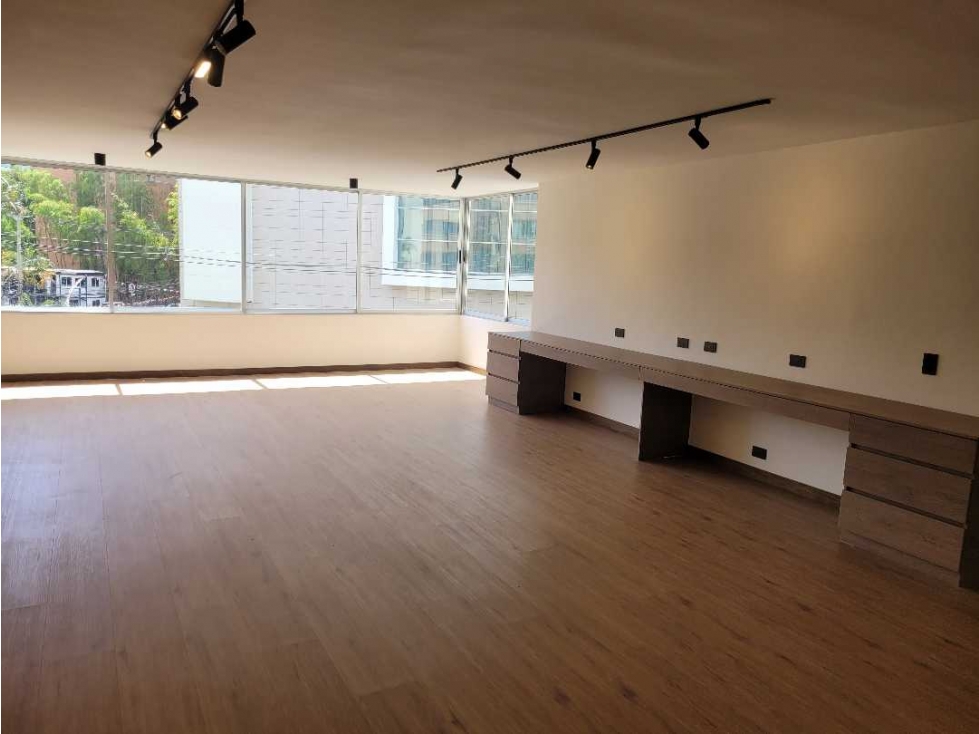 Venta o arriendo de apto remodelado en el Poblado Milla de Oro — foto 3