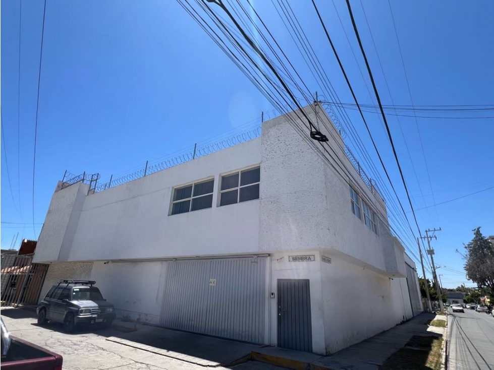 Venta de Bodega Céntrica con Oficinas 1,236 m² en Pachuca - 2
