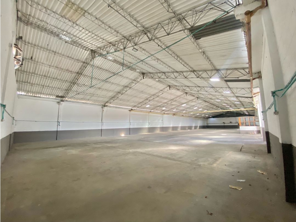Bodega en El Bosque con Patio Logístico y Oficinas Venta o Arriendo — foto 2