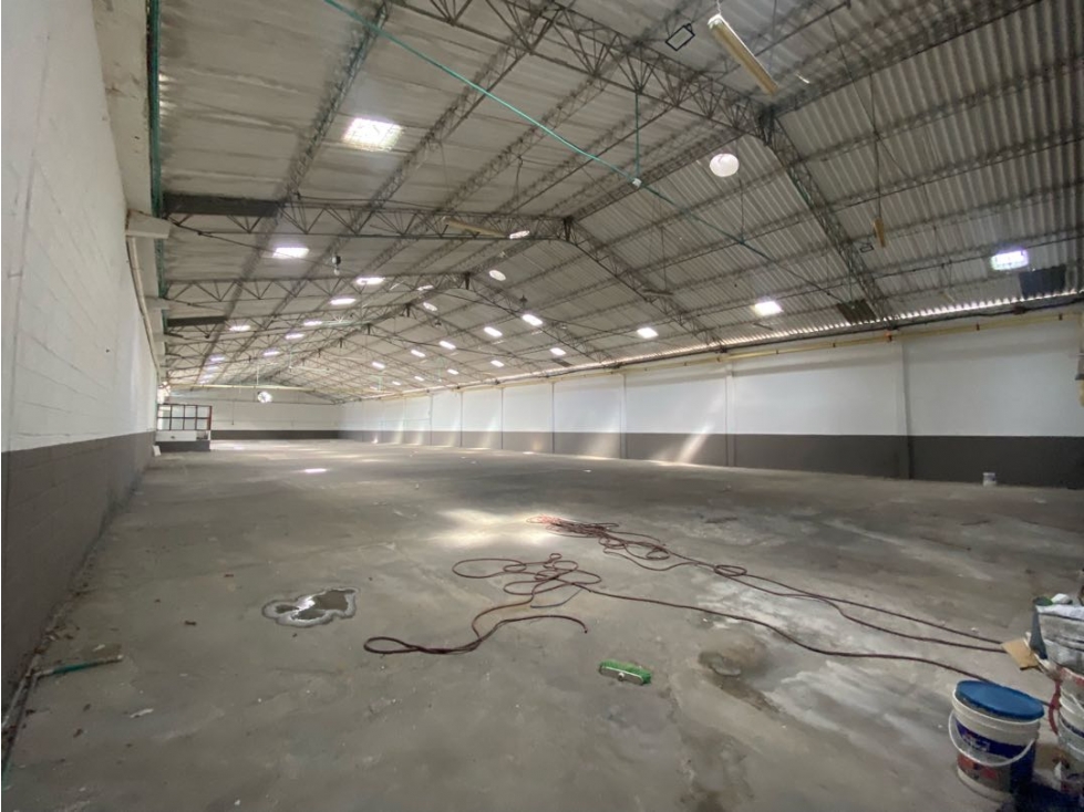 Bodega en El Bosque con Patio Logístico y Oficinas Venta o Arriendo — foto 4