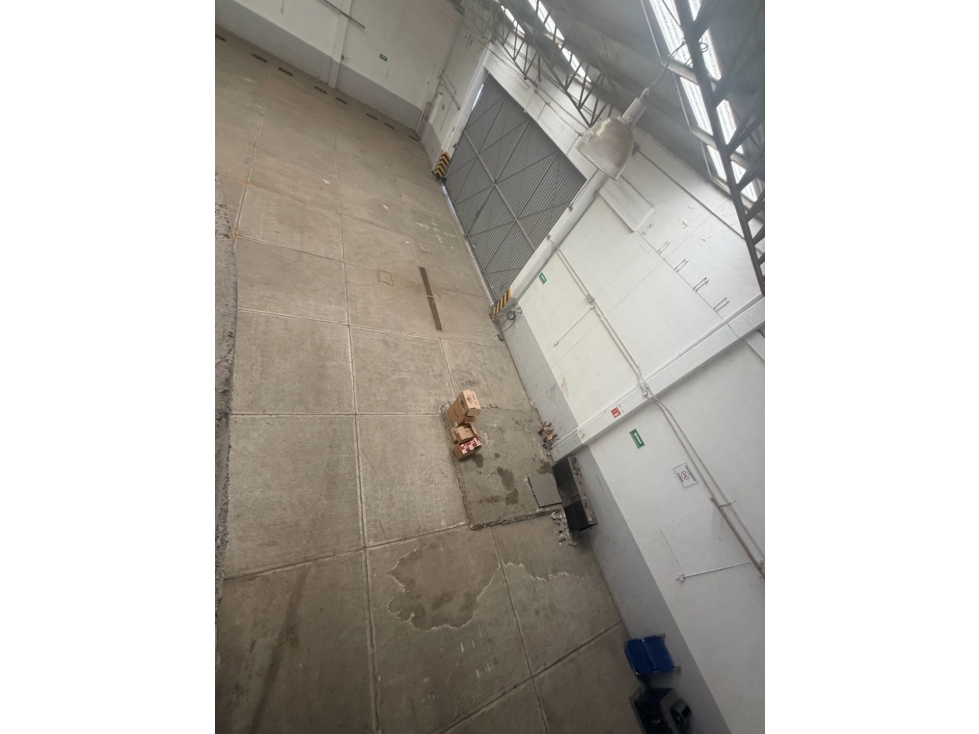 Venta de Bodega Céntrica con Oficinas 1,236 m² en Pachuca - 4