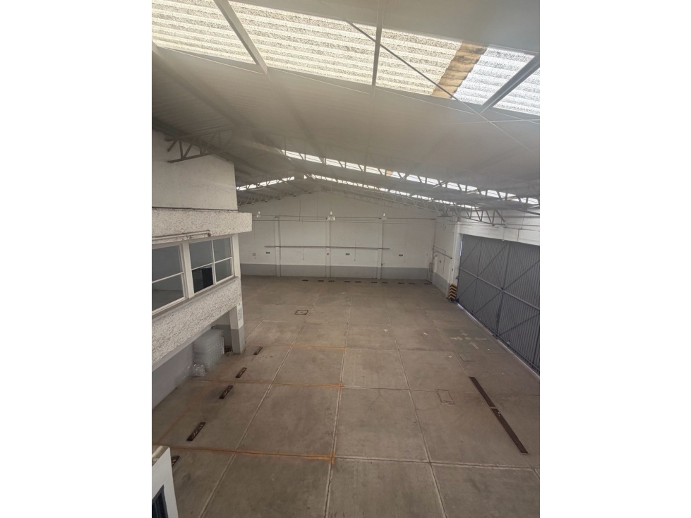 Venta de Bodega Céntrica con Oficinas 1,236 m² en Pachuca - 5