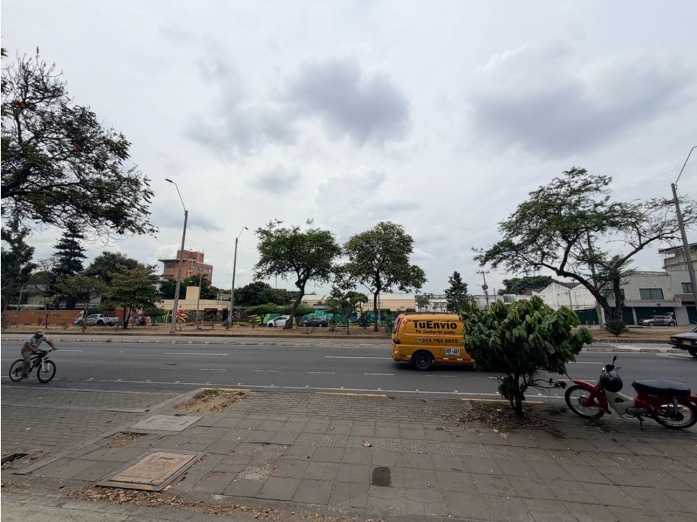 VENTA DE BODEGA CON OFICINAS EN CALI CENTRAL BARRIO LAS DELICIAS — foto 2
