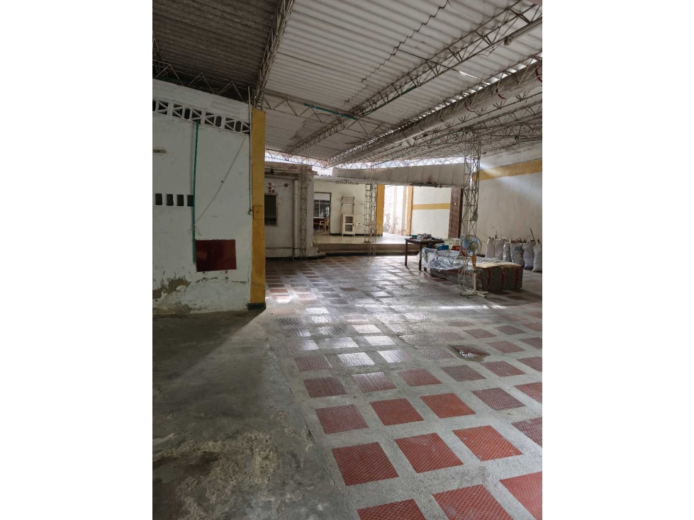 VENTA DE BODEGA EN SINCELEJO CENTRO PARA REMODELACION - 2