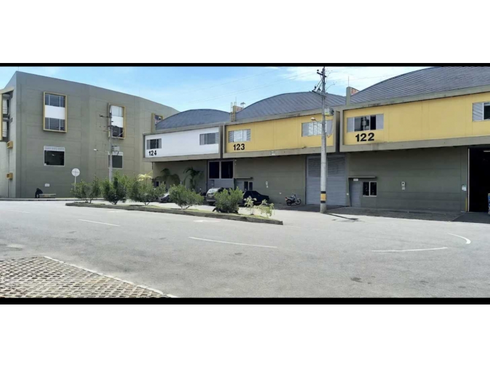 Venta de Bodega Industrial en Unidad Cerrada cerca al aeropuerto — foto 2
