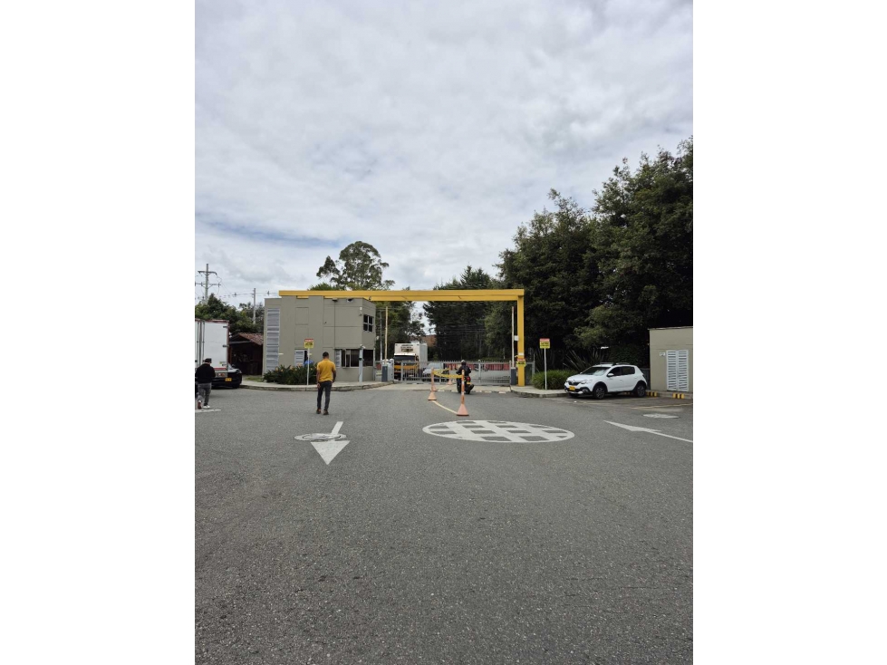 Venta de Bodega Industrial en Unidad Cerrada cerca al aeropuerto — foto 6