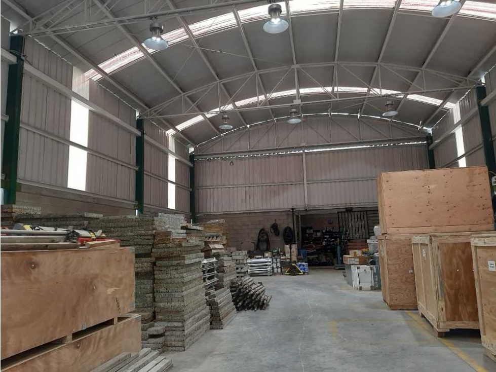 Venta de Bodega Industrial ubicada en la variante Aeropuerto Hipodromo - 1