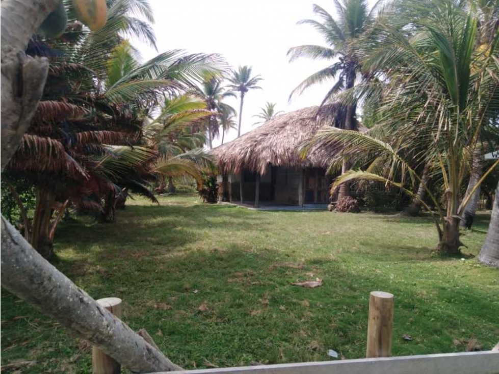 VENTA DE CABAÑA FRENTE AL MAR EN MOÑITOS CÓRDOBA - 2