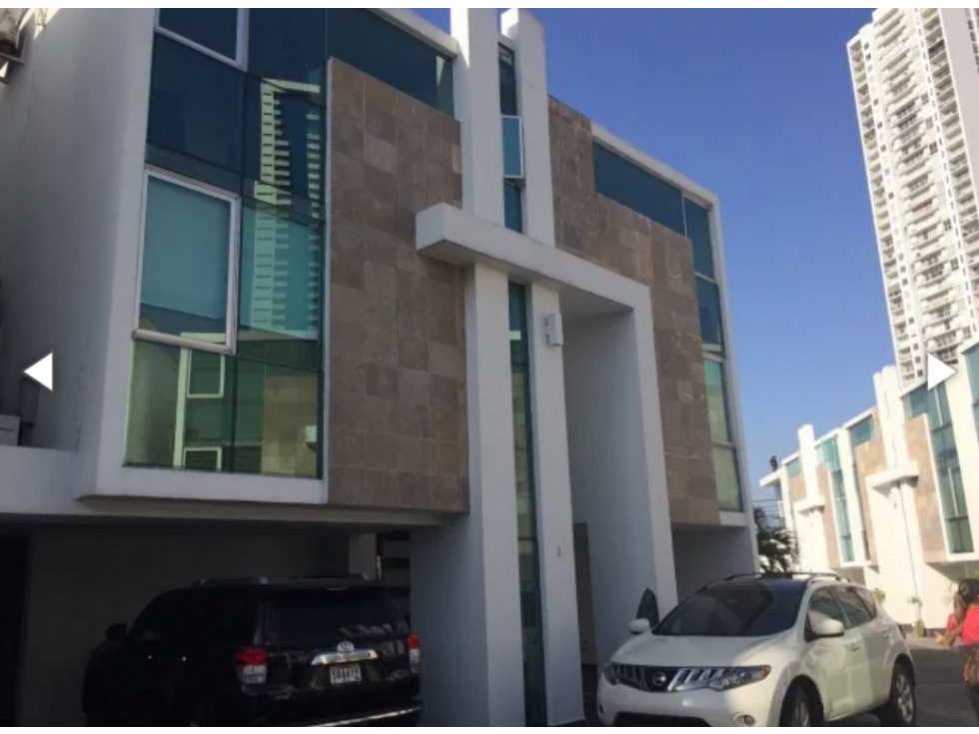 VENTA DE CASA 520MTS2 ALTOS DEL GOLF