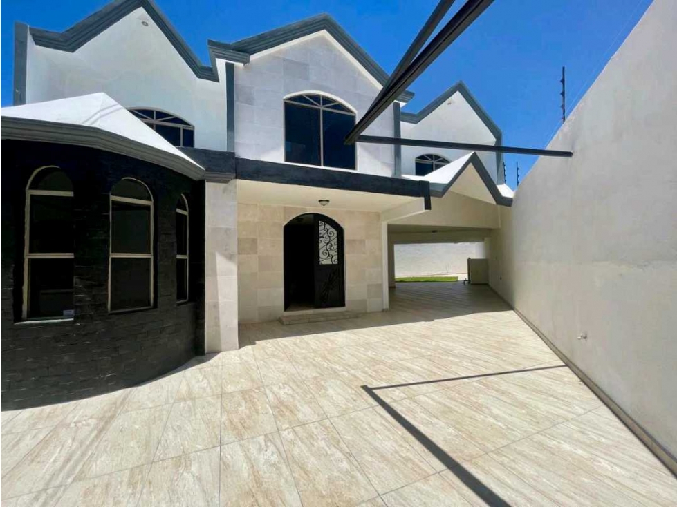 Venta de Casa al Norte estilo americano en Fracc. Privado