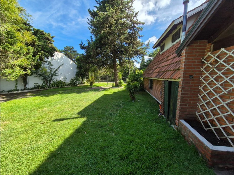 VENTA DE CASA ALPINA CON QUINCHO + DEPTO DE 2 AMB EN MAR CHIQUITA - 3