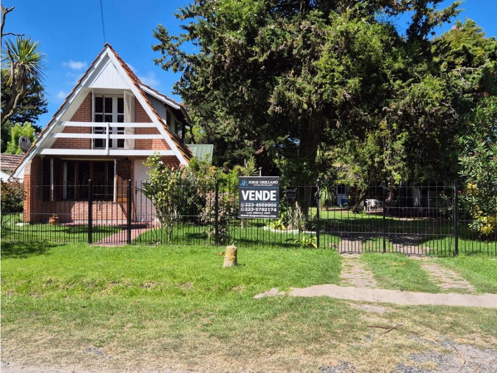 VENTA DE CASA ALPINA CON QUINCHO + DEPTO DE 2 AMB EN MAR CHIQUITA - 1