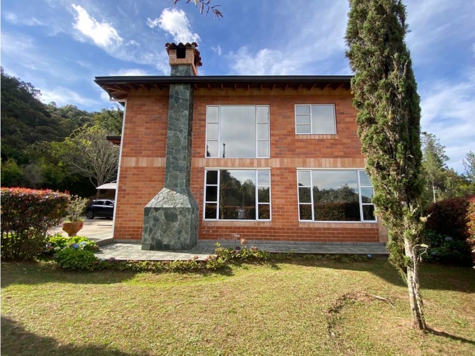VENTA DE CASA ALTO DE ESCOBERO.