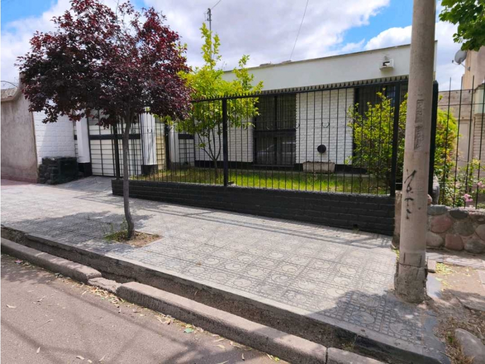 VENTA DE CASA AMPLIA EN B° SUPE SUR- GODOY CRUZ, MZA - 1