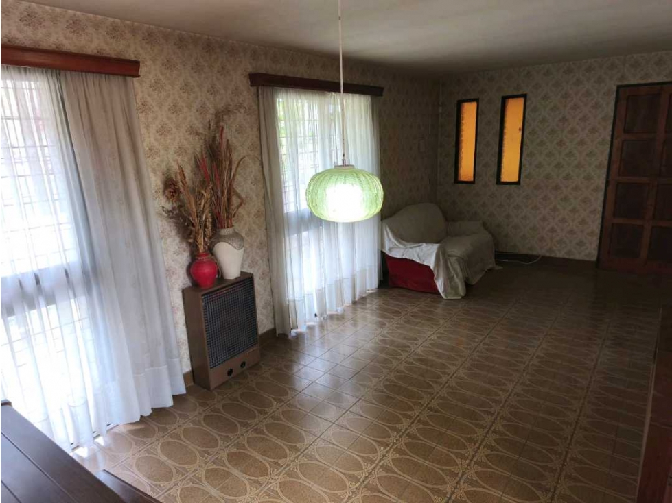 VENTA DE CASA AMPLIA EN B° SUPE SUR- GODOY CRUZ, MZA - 5