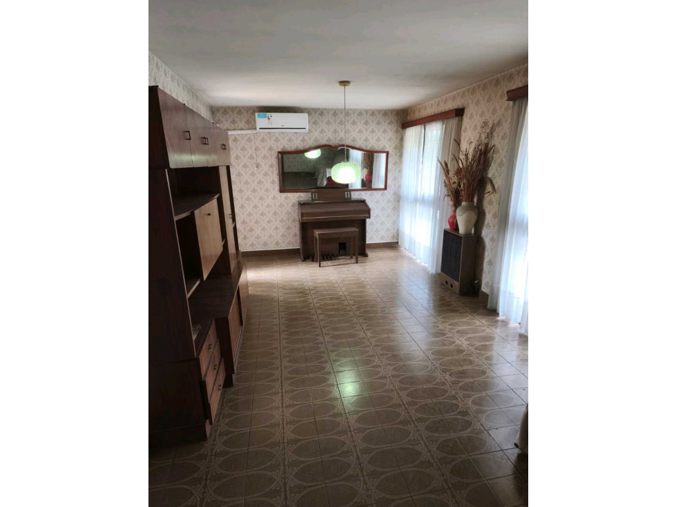 VENTA DE CASA AMPLIA EN B° SUPE SUR- GODOY CRUZ, MZA - 6
