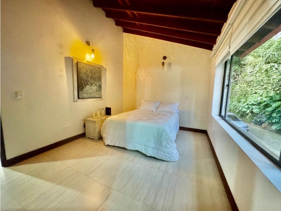 Venta de casa amplia y en una unidad excelente en el poblado — foto 2