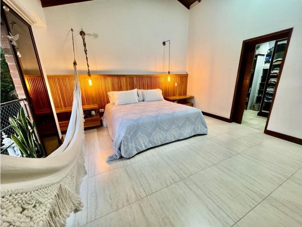Venta de casa amplia y en una unidad excelente en el poblado — foto 6