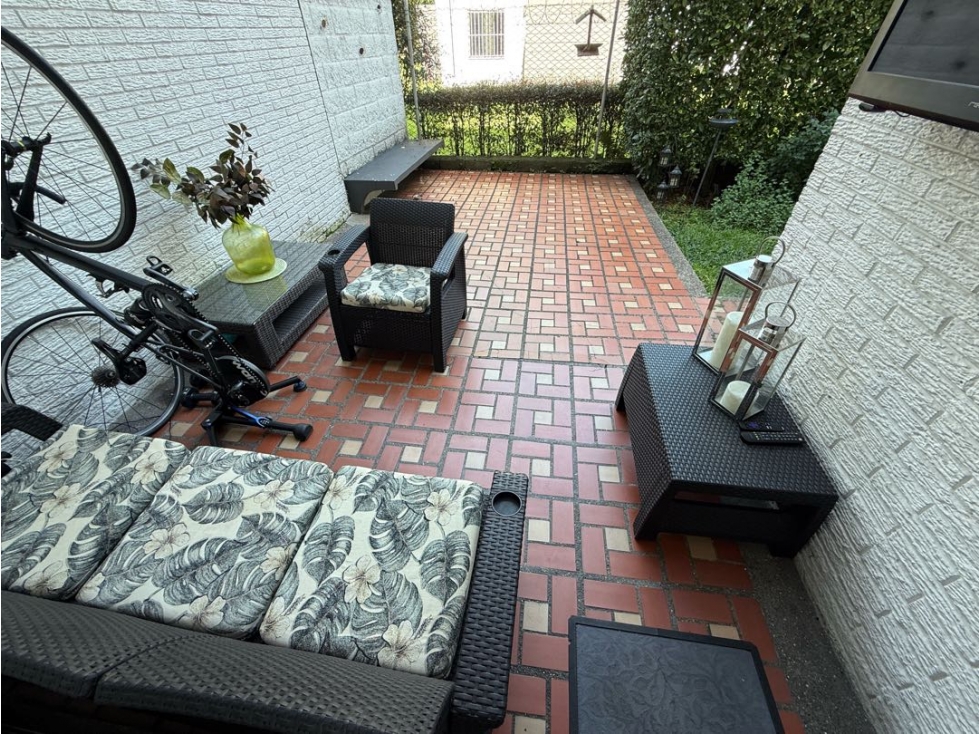 VENTA APARTAMENTO TIPO CASA CON TERRAZA Y JARDIN, PARTE PLANA POBLADO — foto 3