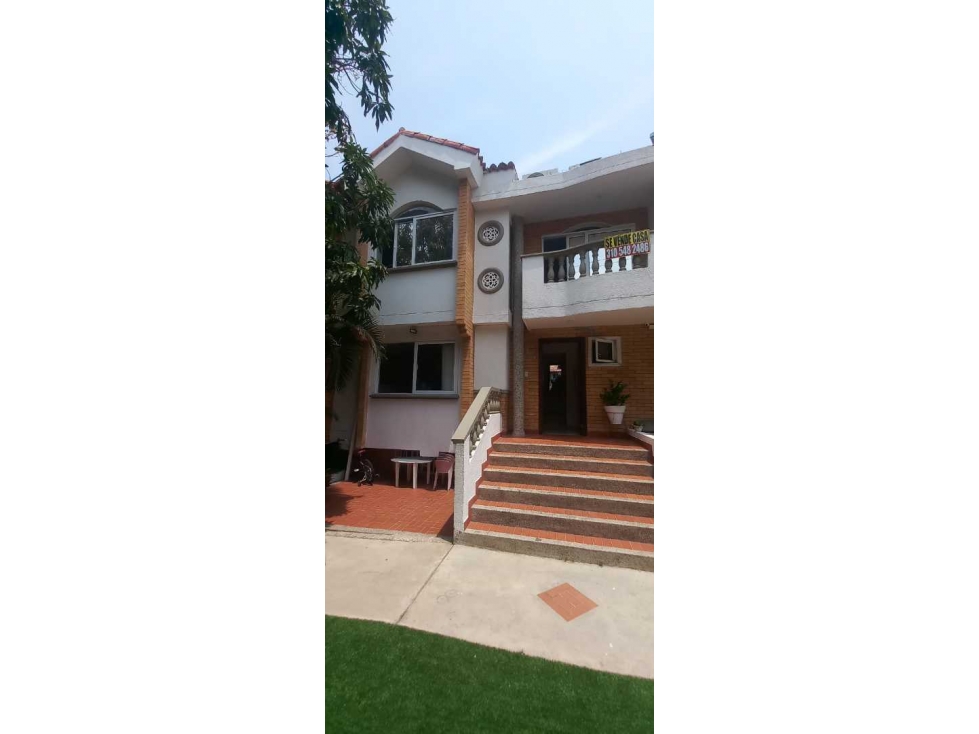 Venta de casa barrio Miramar de 2 pisos