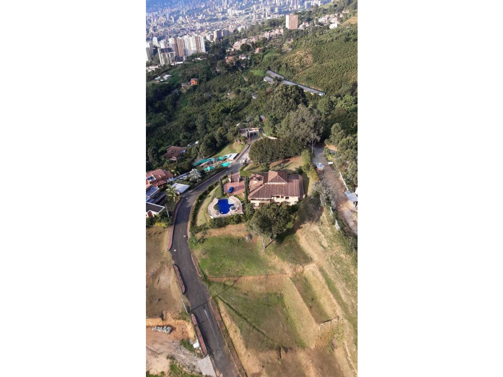 Venta de casa campestre, 611m2, María Auxiliadora, Sabaneta — foto 3
