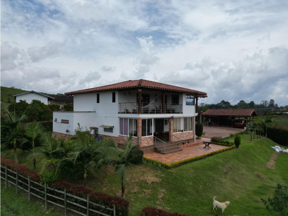 Venta de casa campestre Carmen de Viboral independiente