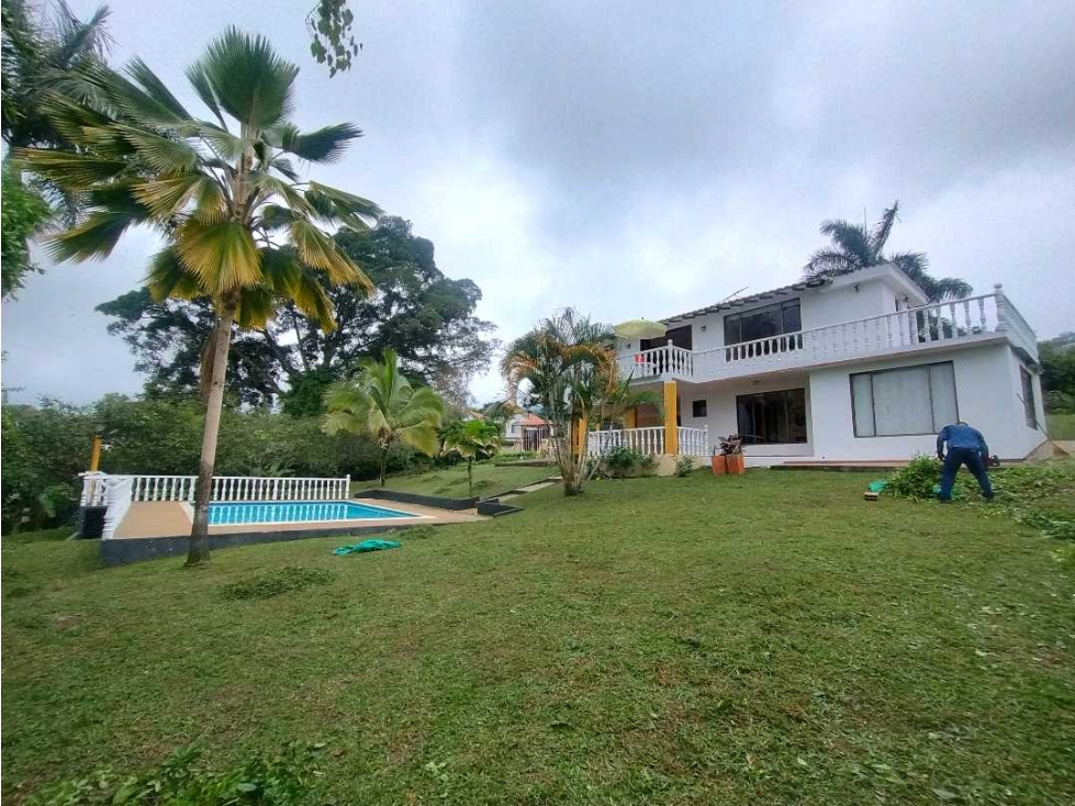 Venta de Casa Campestre con Piscina Privada en La Mesa Cundi — foto 2