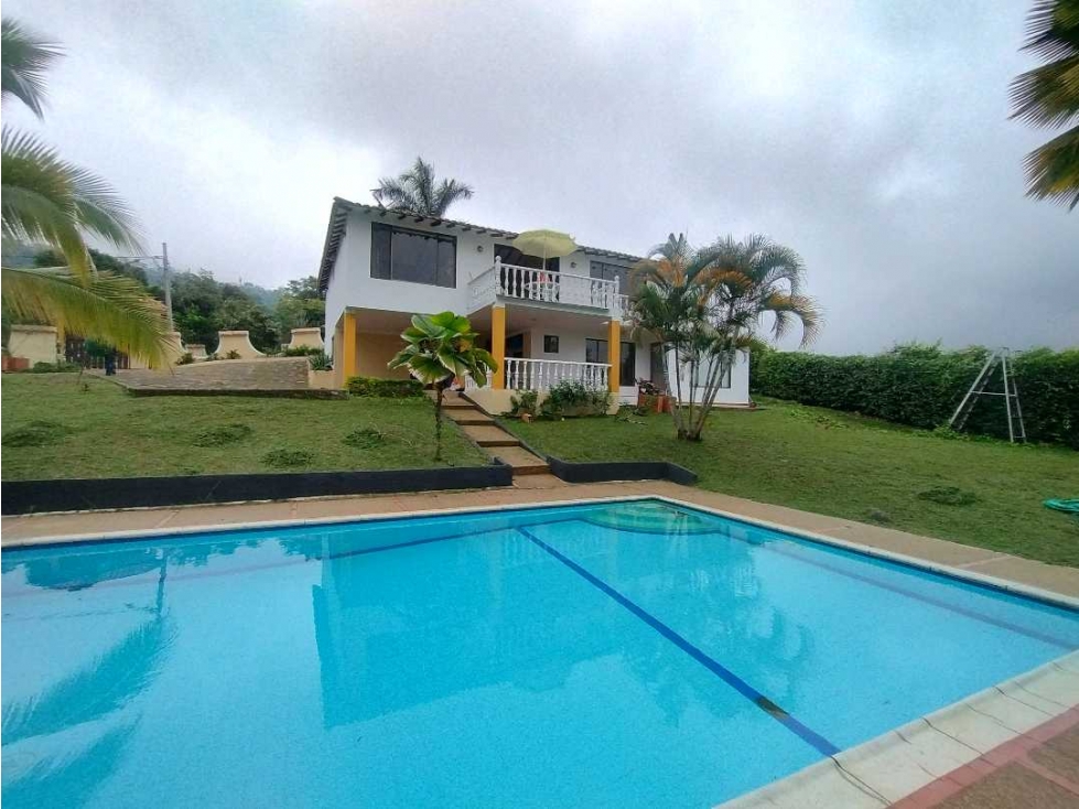 Venta de Casa Campestre con Piscina Privada en La Mesa Cundi — foto 4