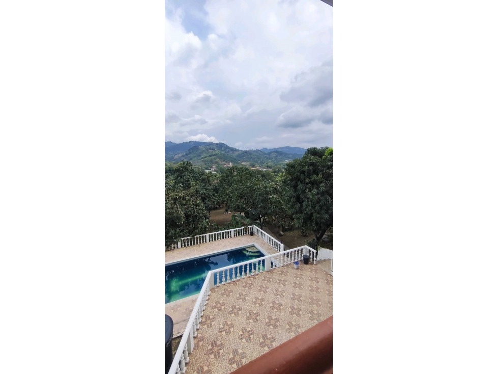Venta de casa campestre de 2300 M2 en 1300 mill en San Joaquín La Mesa — foto 2