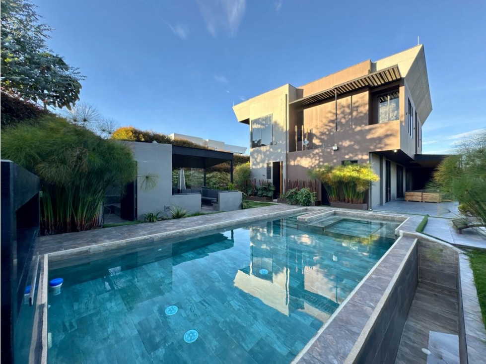 Venta de Casa Campestre de Lujo en Alto de Las Palmas, Medellín