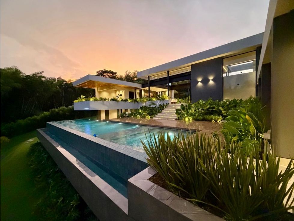 Venta de Casa Campestre de Lujo en Malabar Cerritos Pereira